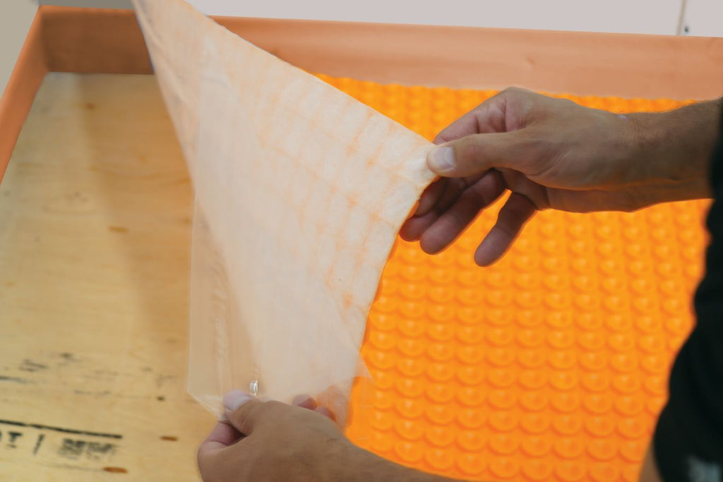 Schluter DITRA-HEAT-PS Membrane de désolidarisation autocollante en panneau pour plancher chauffant 2' 7" x 3' 3" - 5 mm (8.4 pi²)